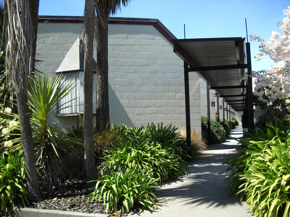 Gothic Heights Motel 47/54