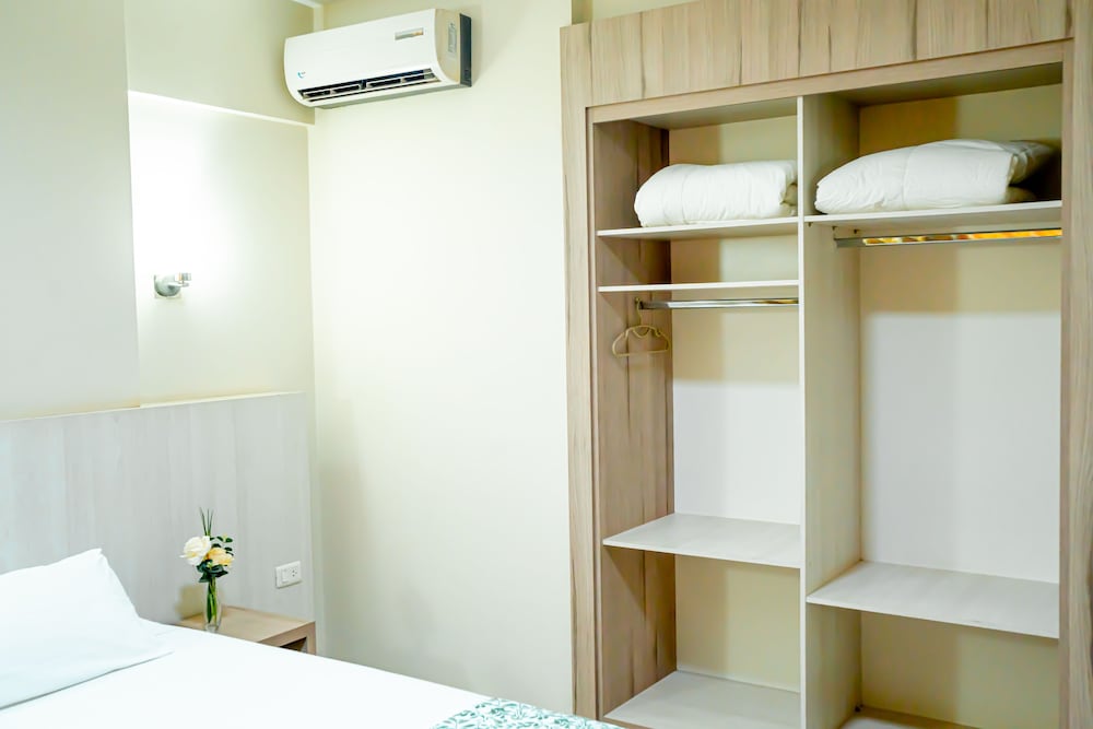 Megal Suites Hotel 43/45