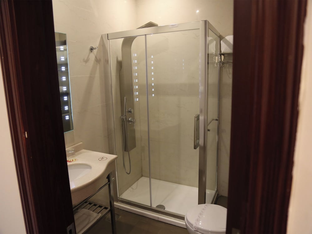 MidTown Hotel & Suites, Beirut 57/59