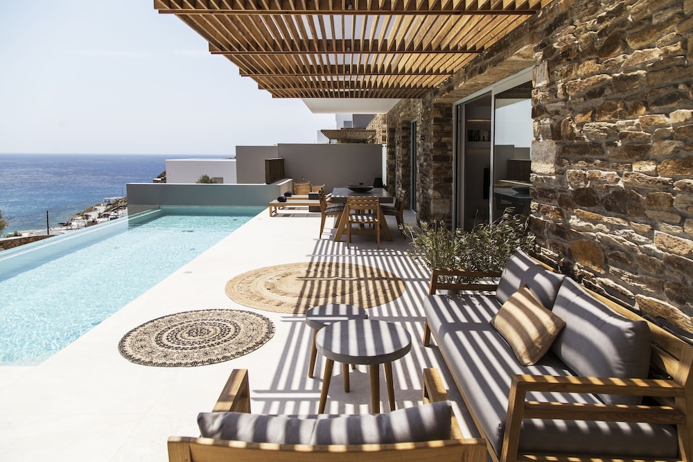 Hide Out Suites 32/37