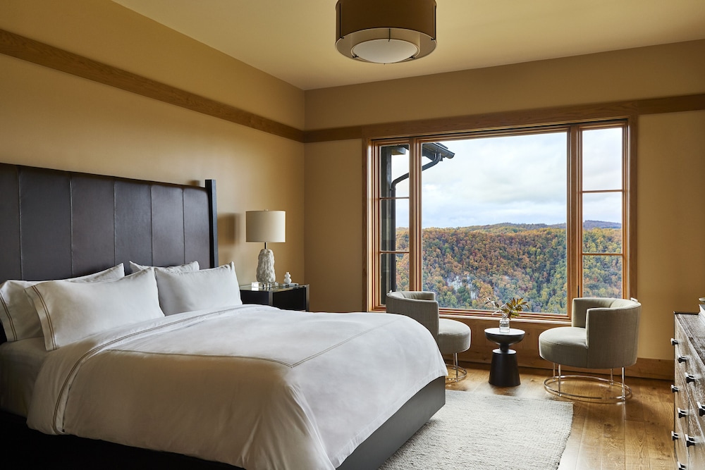 Pinnacle, Suite, King Bed