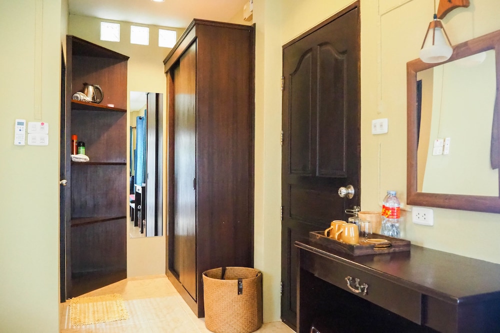 Lanta Castaway Beach Resort 48/50
