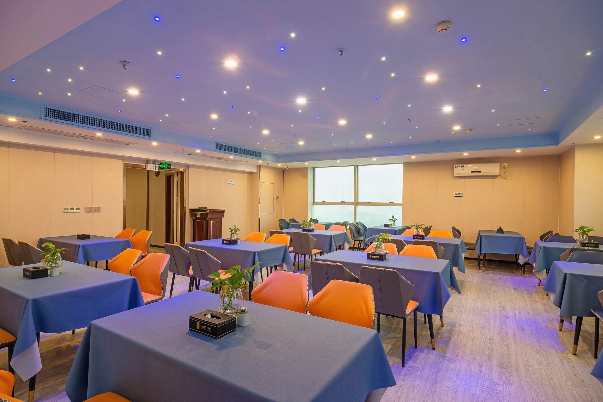 Green Island Holiday Hotel 46/59