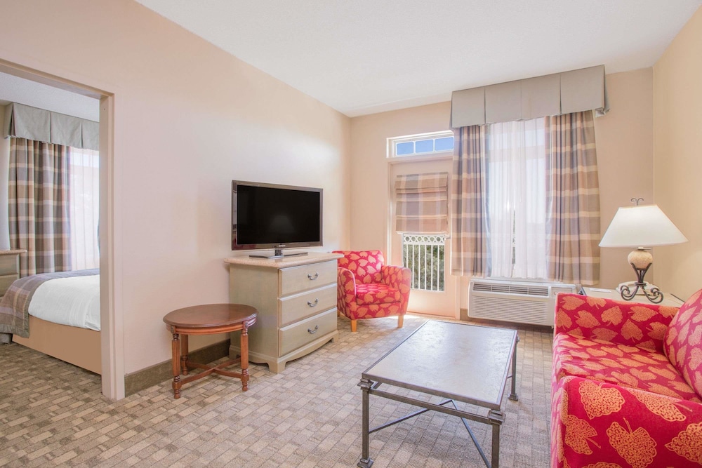Hawthorn Extended Stay by Wyndham Conyers 23/40