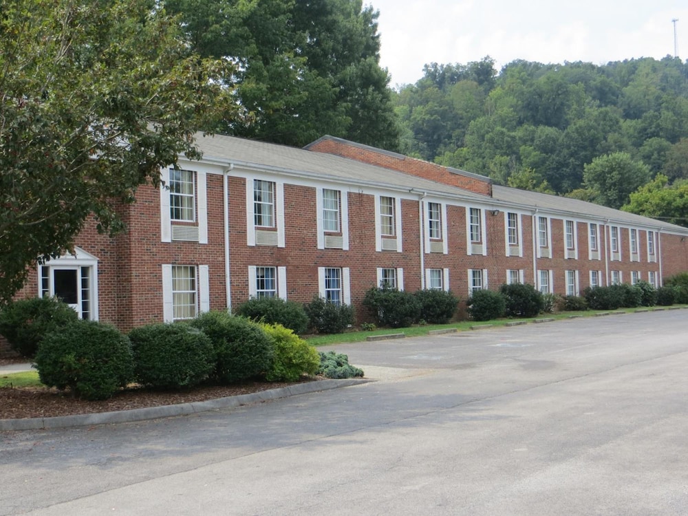 Americourt Hotel 6/39