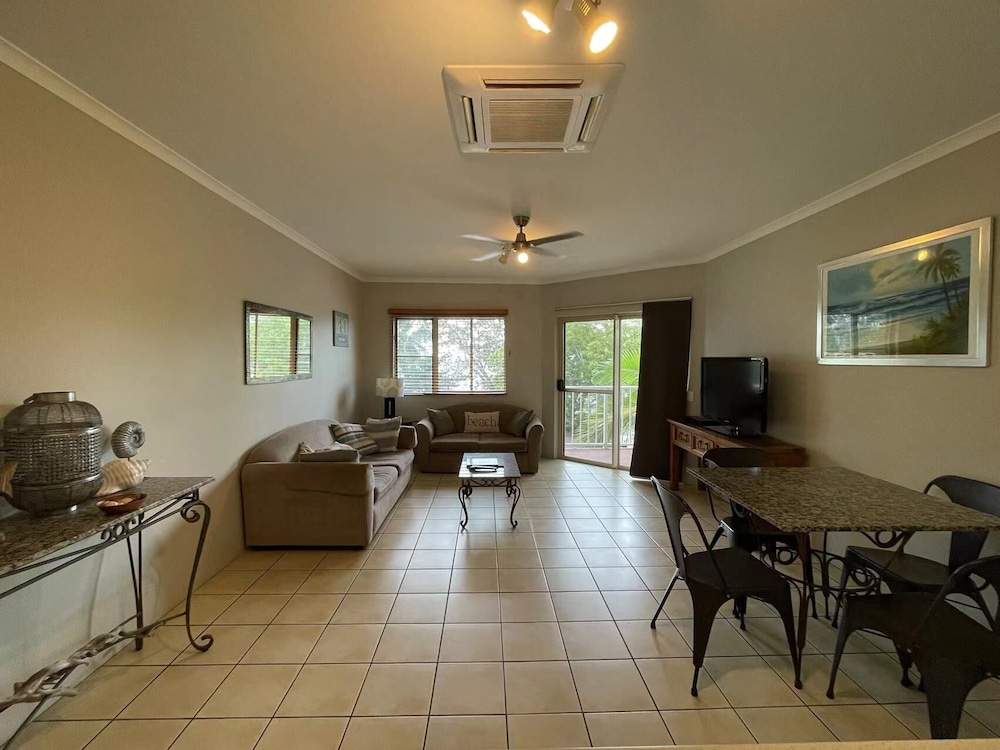 CAIRNS BEACH RESORT 20/49