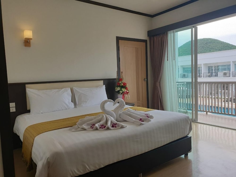 Swan Lake Hotel Sattahip 8/23