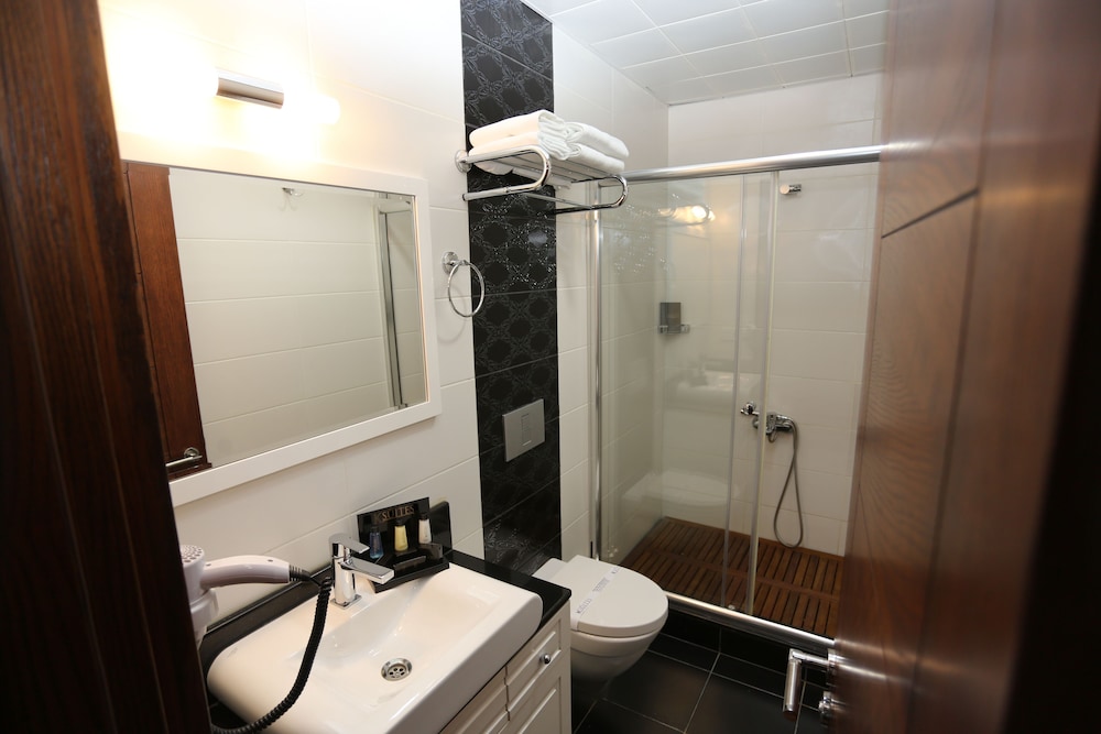 K SUITES HOTEL 12/58