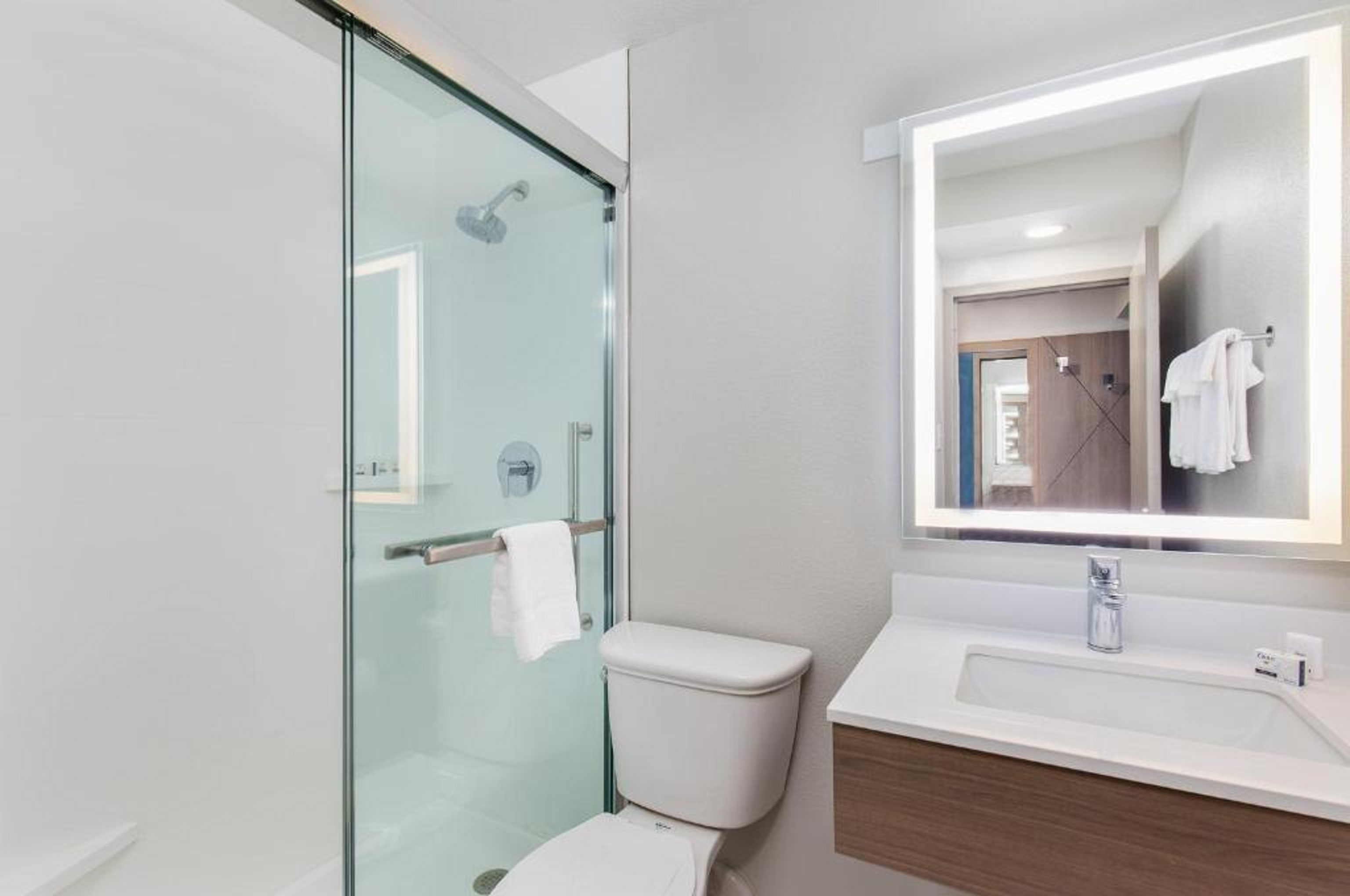 غرفة بسرير كينج لذوي الإعاقة، Holiday Inn Express Atlanta Airport - North by IHG 4/4