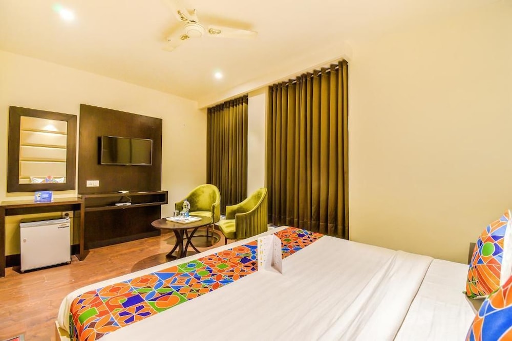 HOTEL LE GOLDEN 10/24