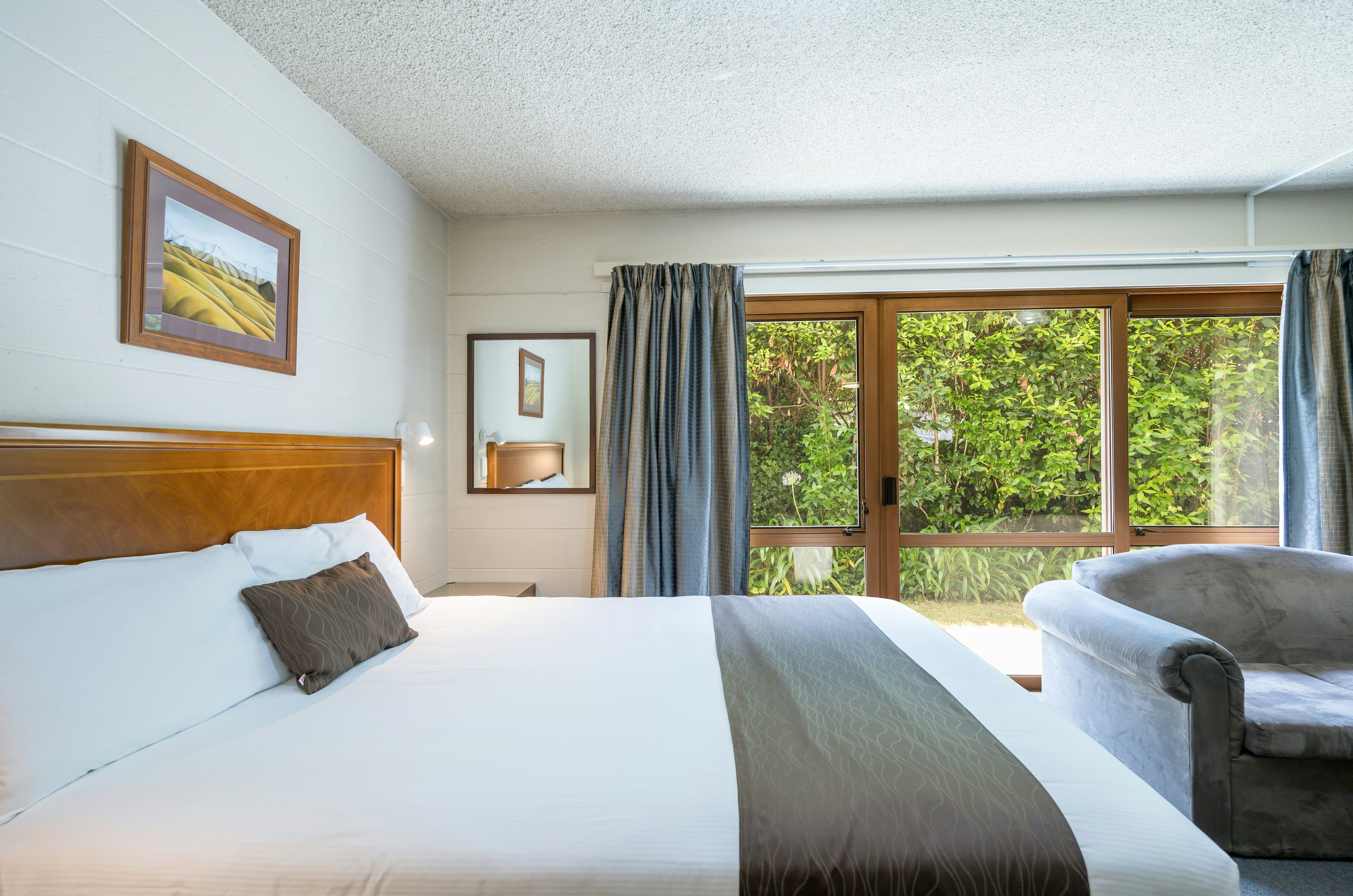 Admirals Motor Inn 30/77