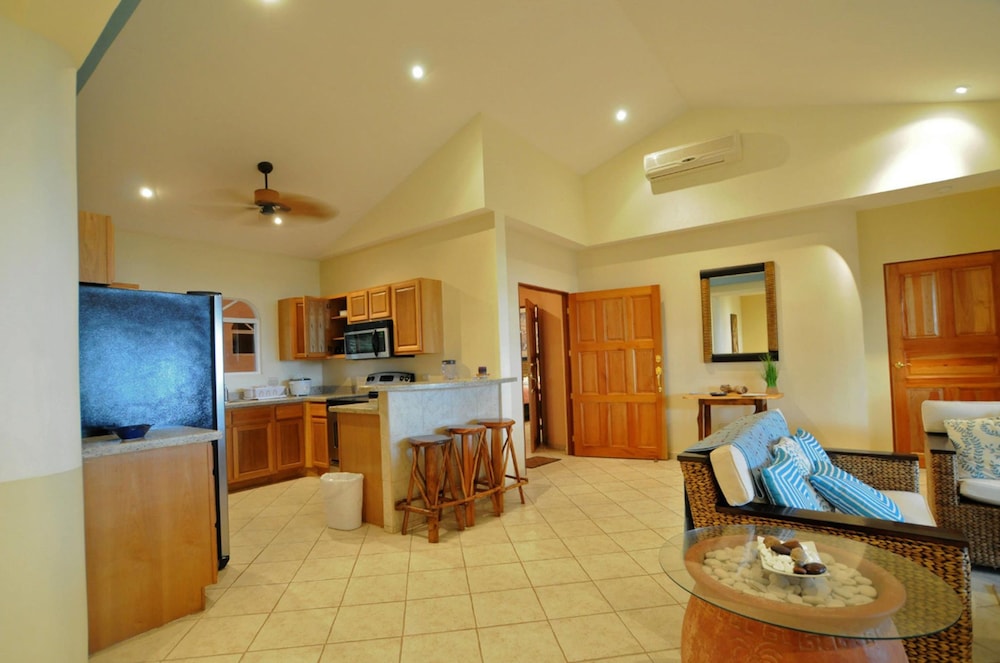 Cocomar Beachfront Hotel Island Resort 35/65