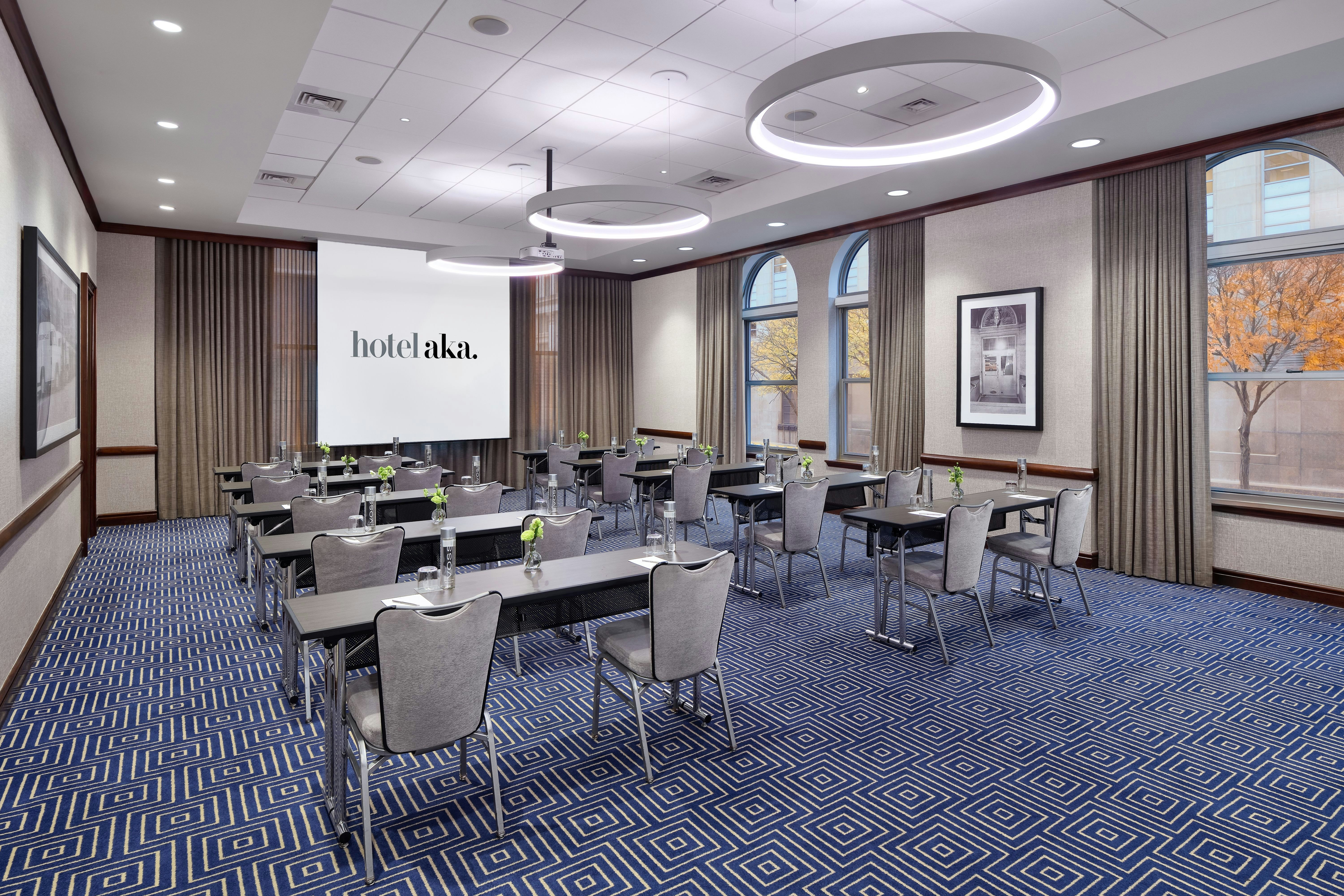 Hotel AKA Back Bay (ex. Loews Boston Hotel) 49/58