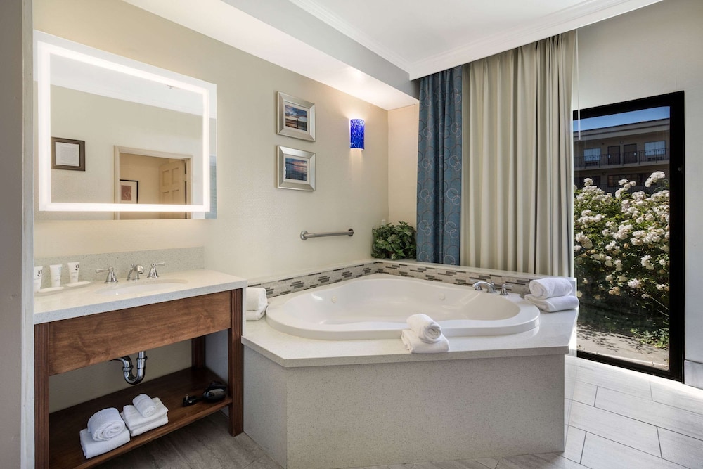 MainStay Suites Orange County John Wayne Airport 22/57