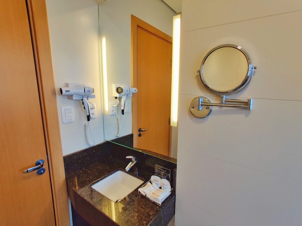 MOGANO EXPRESS HOTEL LTDA 18/19