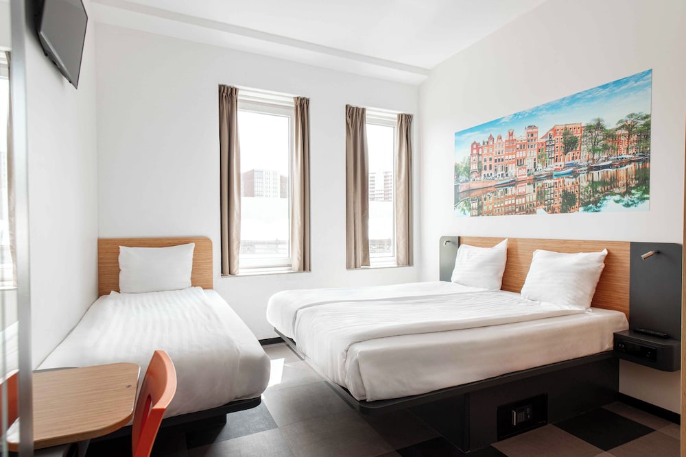 easyHotel Amsterdam City Centre 23/66