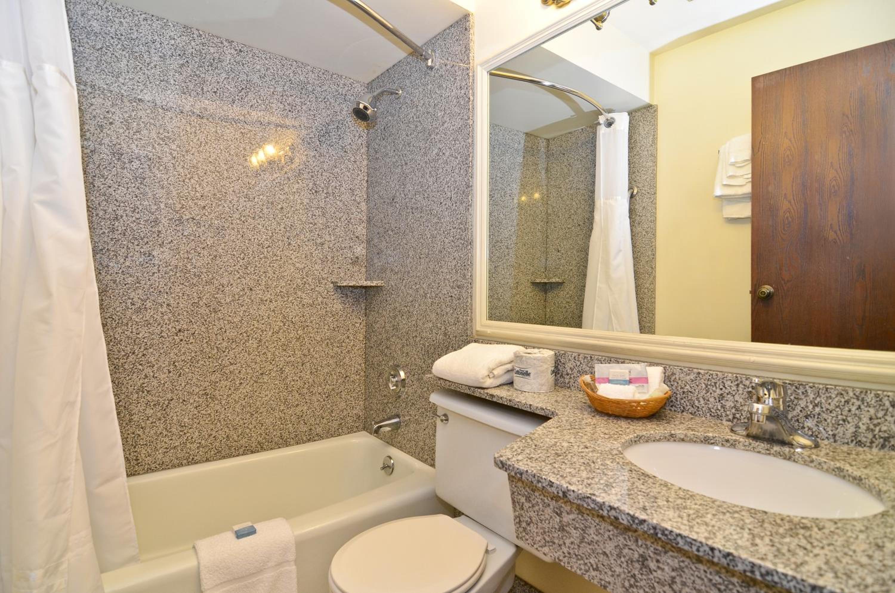 غرفة بسرير كينج بجاكوزي، Best Western Falcon Plaza 10/10
