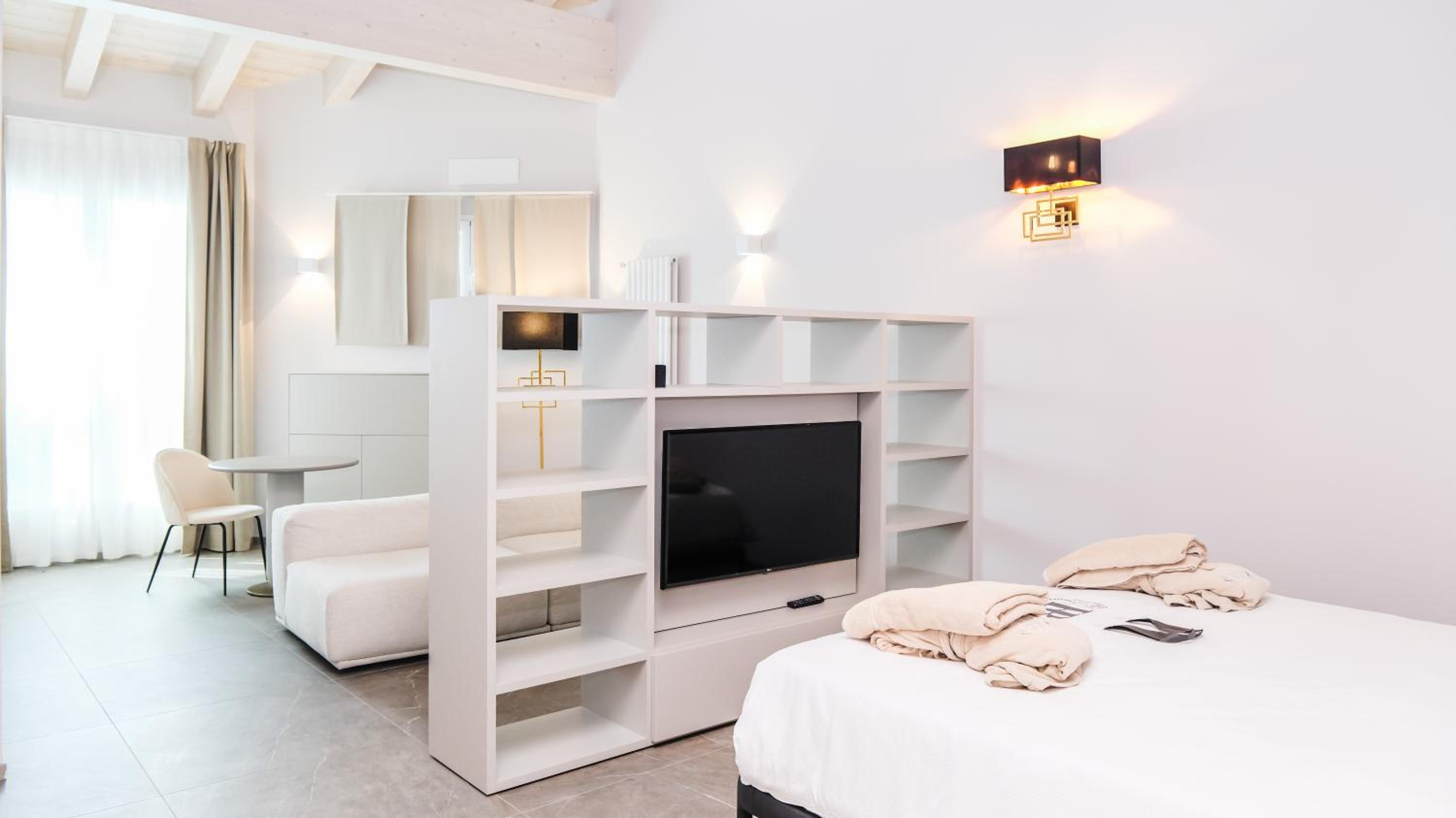 Exclusive, Suite