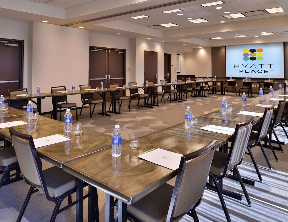 Hyatt Place Garden City 60/69