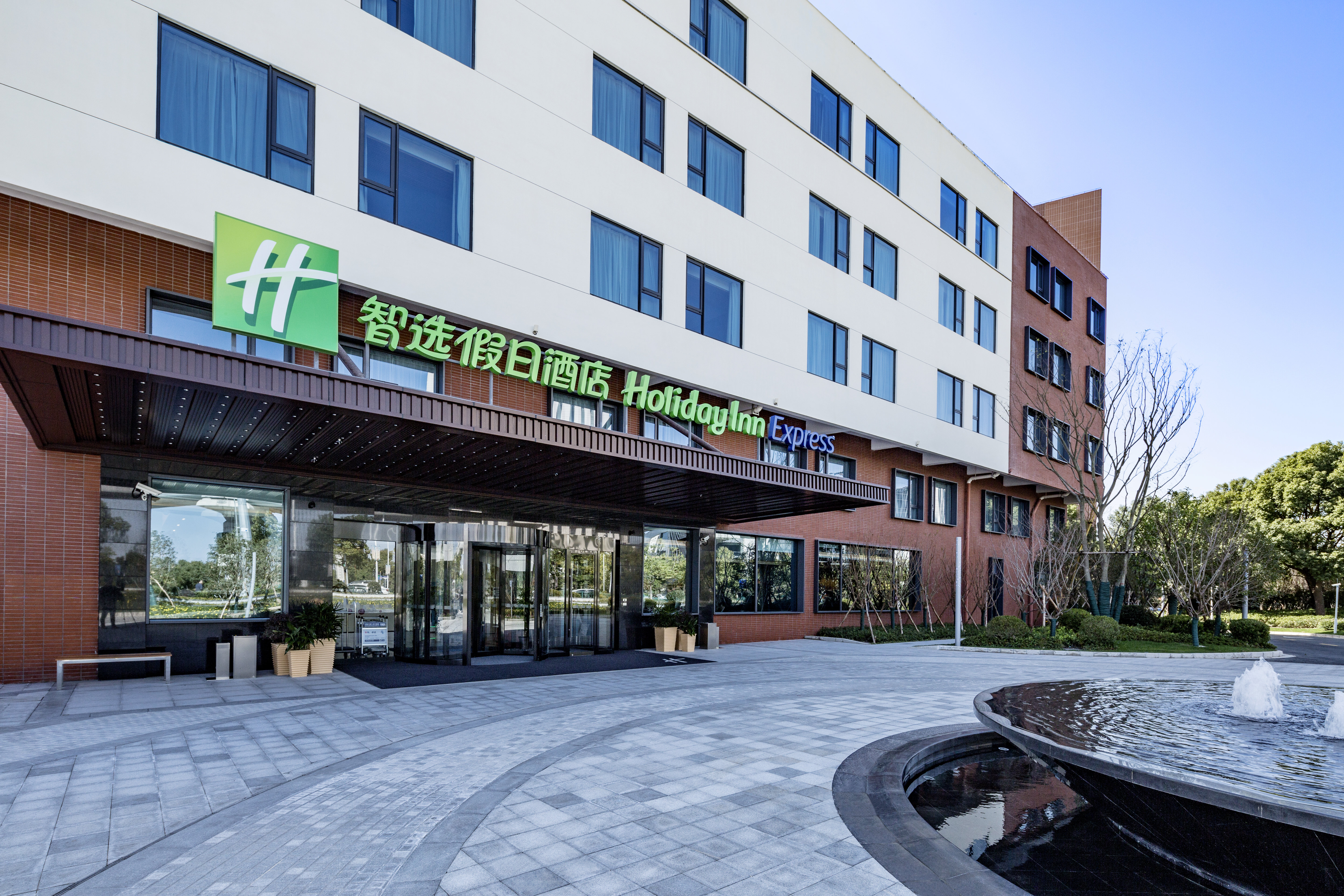 Holiday Inn Express Shanghai Kangqiao 30/33