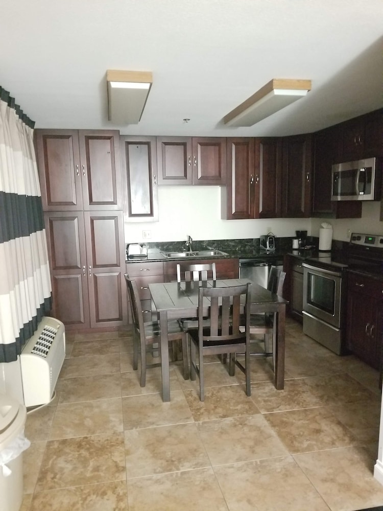 Ramada By Wyndham Oceanside 25/30