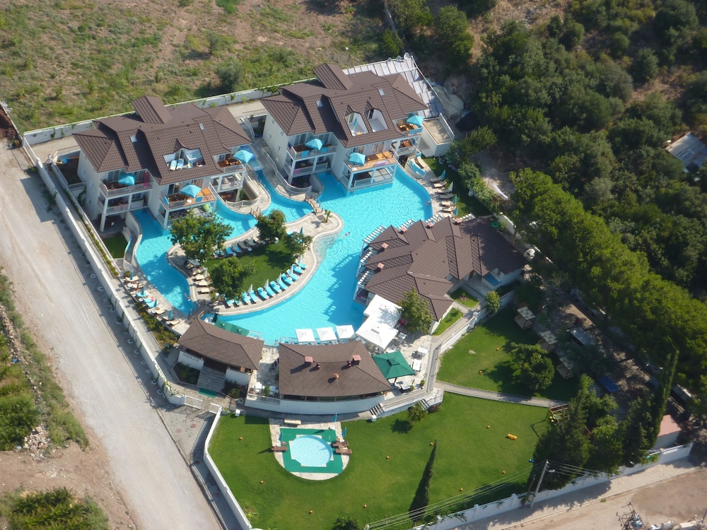 Mozaik Swim Up Hotel and Apartments 48/50