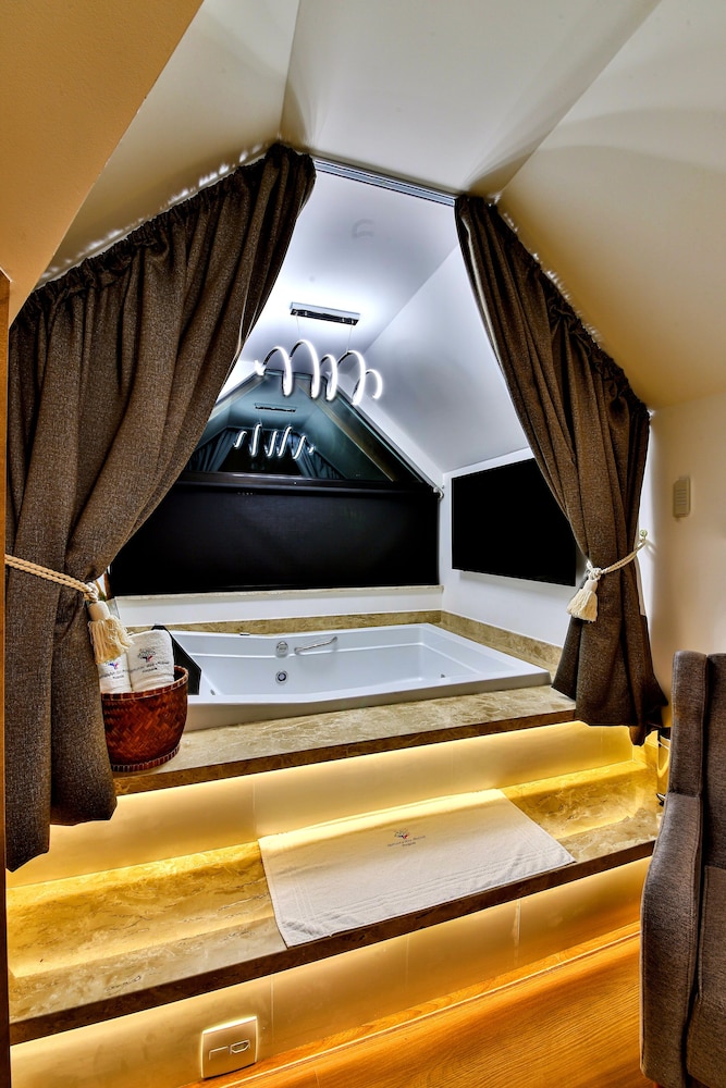 Voa Pousada Caminho das Pedras 69/77