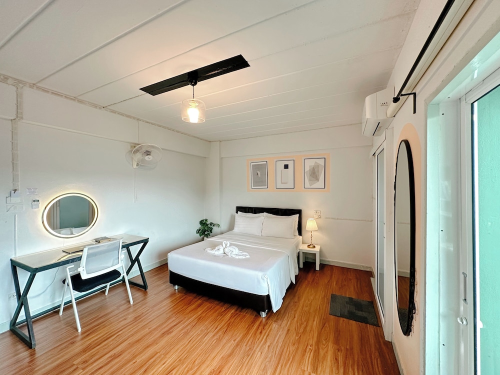 Deluxe, Double Bed