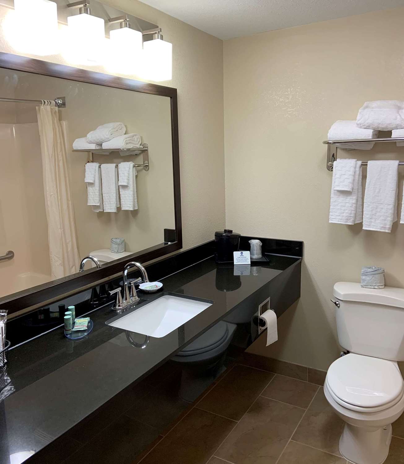 Best Western Airport Inn And Suites Cleveland 37/37