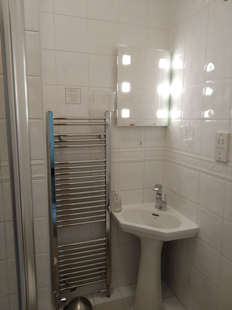 Anton Guest House Bed and Breakfast 45/50