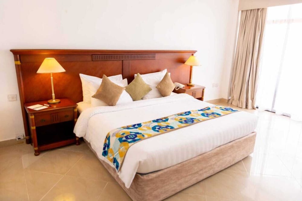 Golden Tulip Dar Es Salaam 14/71