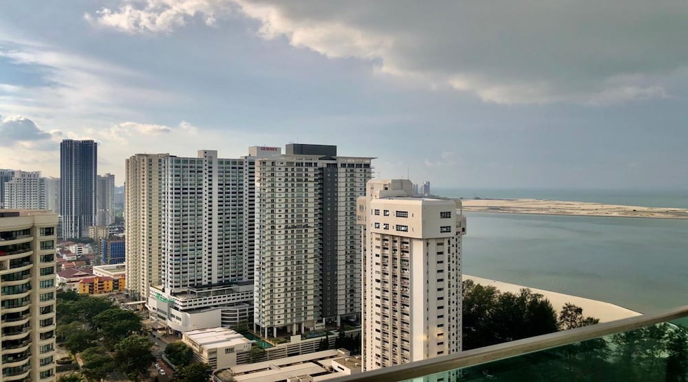 Merlene Suites at Mansion One 2/50