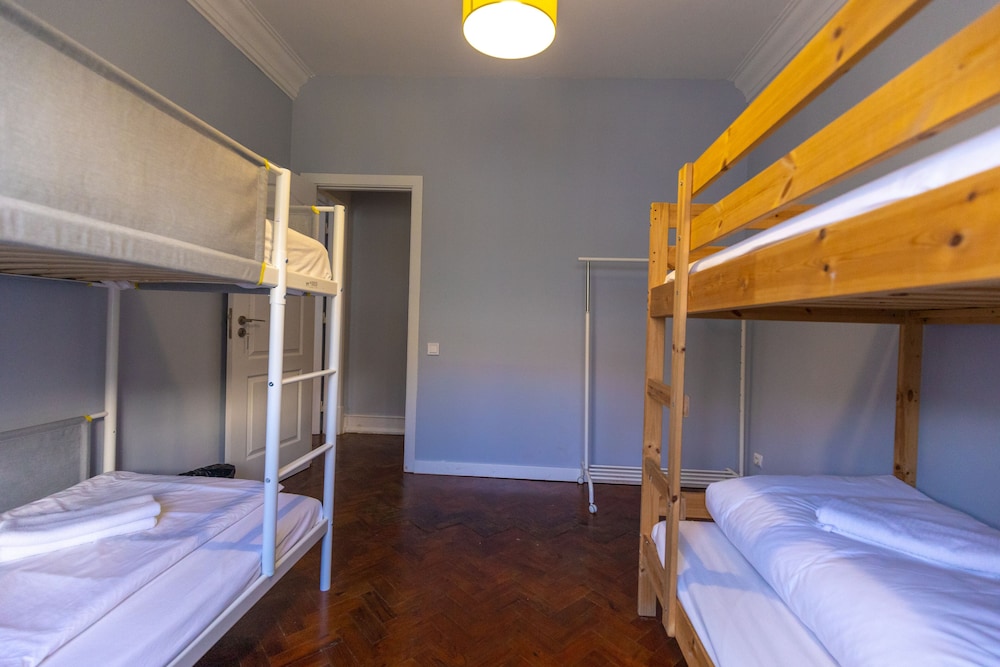 ROOM, QUADRUPLE, SHARED BATHROOM