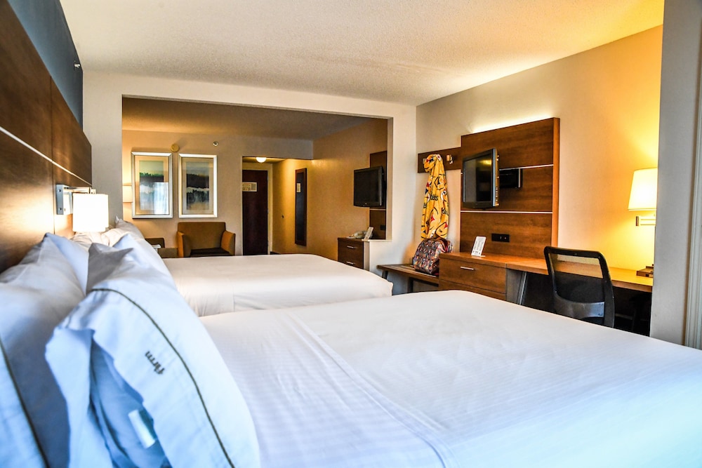 Holiday Inn Express Hotel Suites Concord 21/57