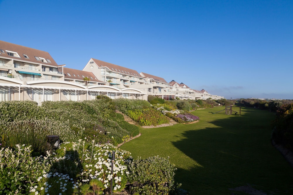 Dolphin Beach Hotel 4/76