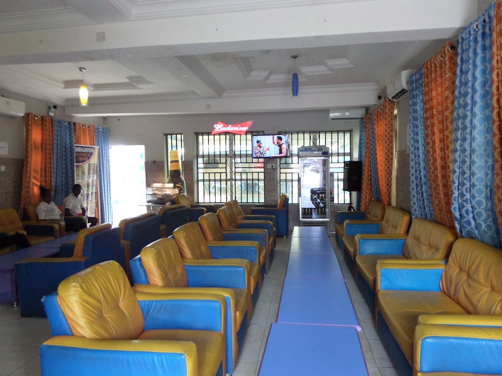 Brighton Hotel And Suites 14/20