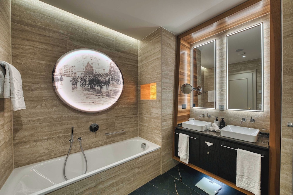 Lucerne, Luxury, Suite, King Bed، Schweizerhof 5/8