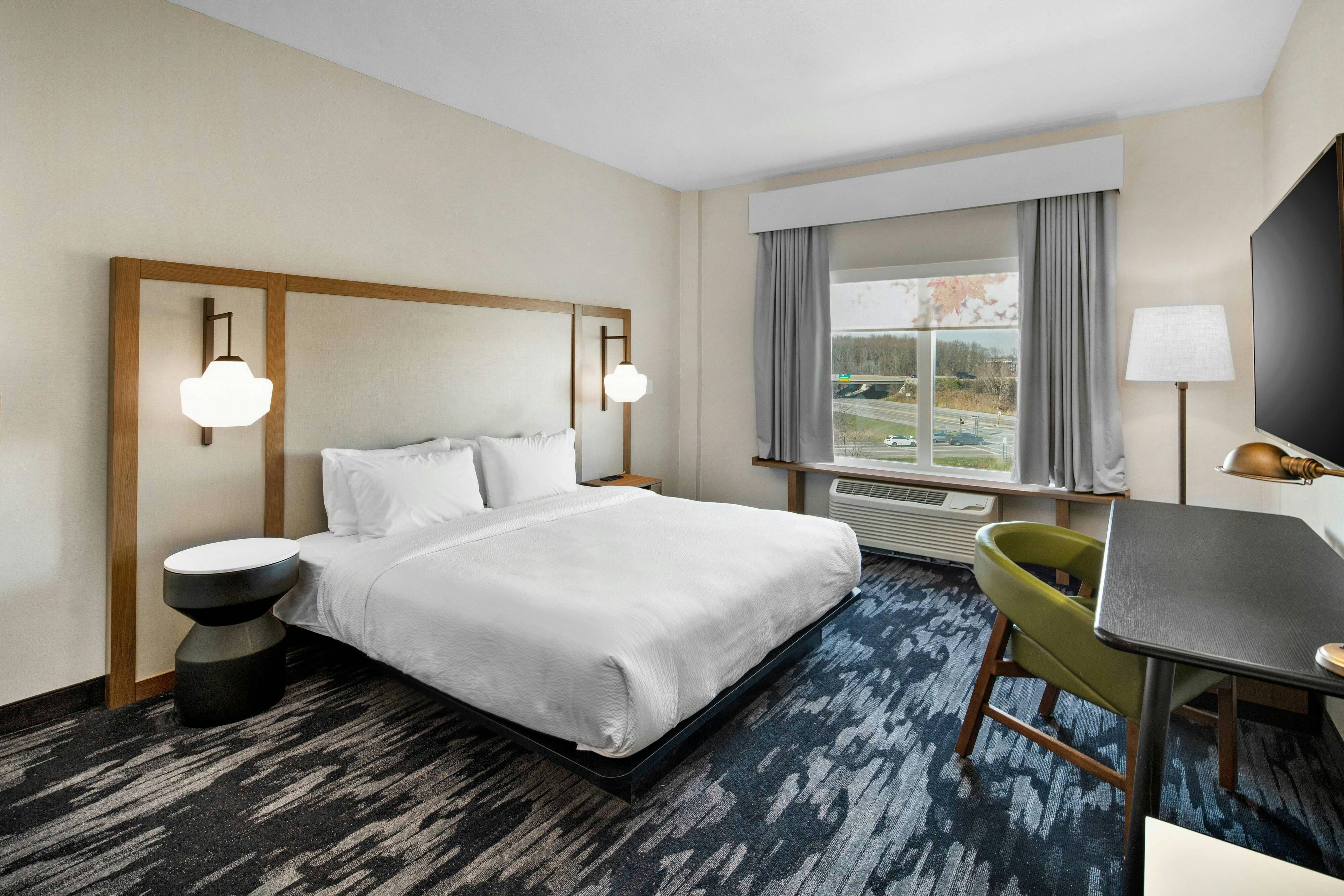 ROOM, KING BED