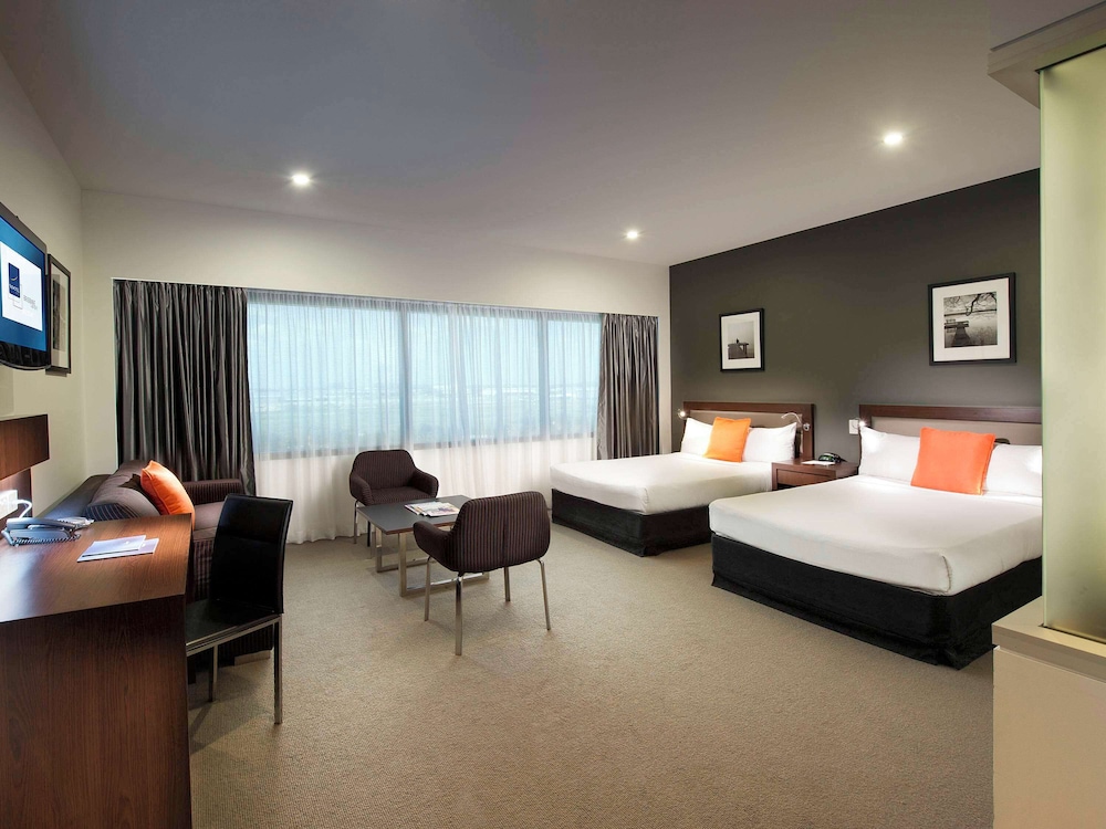 NOVOTEL BRISBANE AIRPORT 12/50