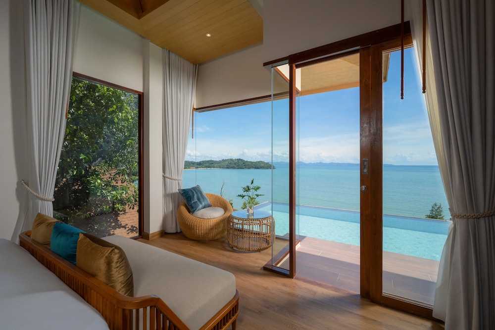 Sinae Phuket Luxury Hotel 33/78