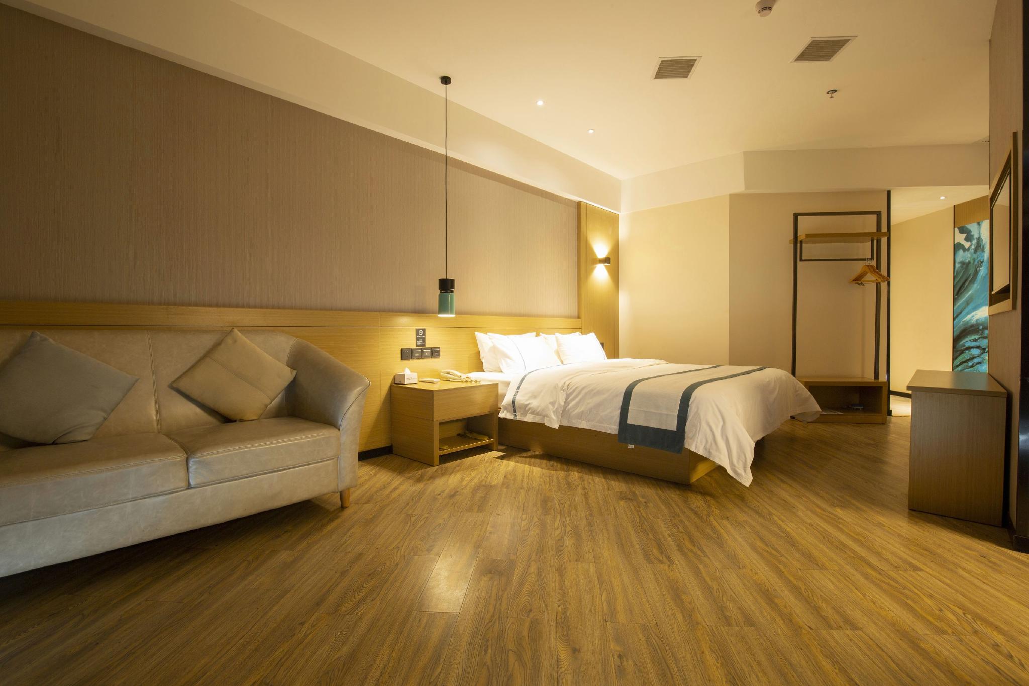 City Comfort Inn Xiantao First Middle School 28/52