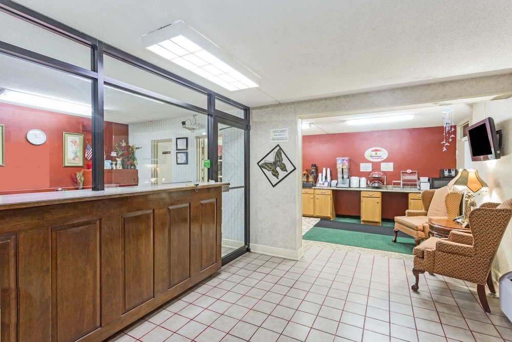 Super 8 by Wyndham Tifton 11/54