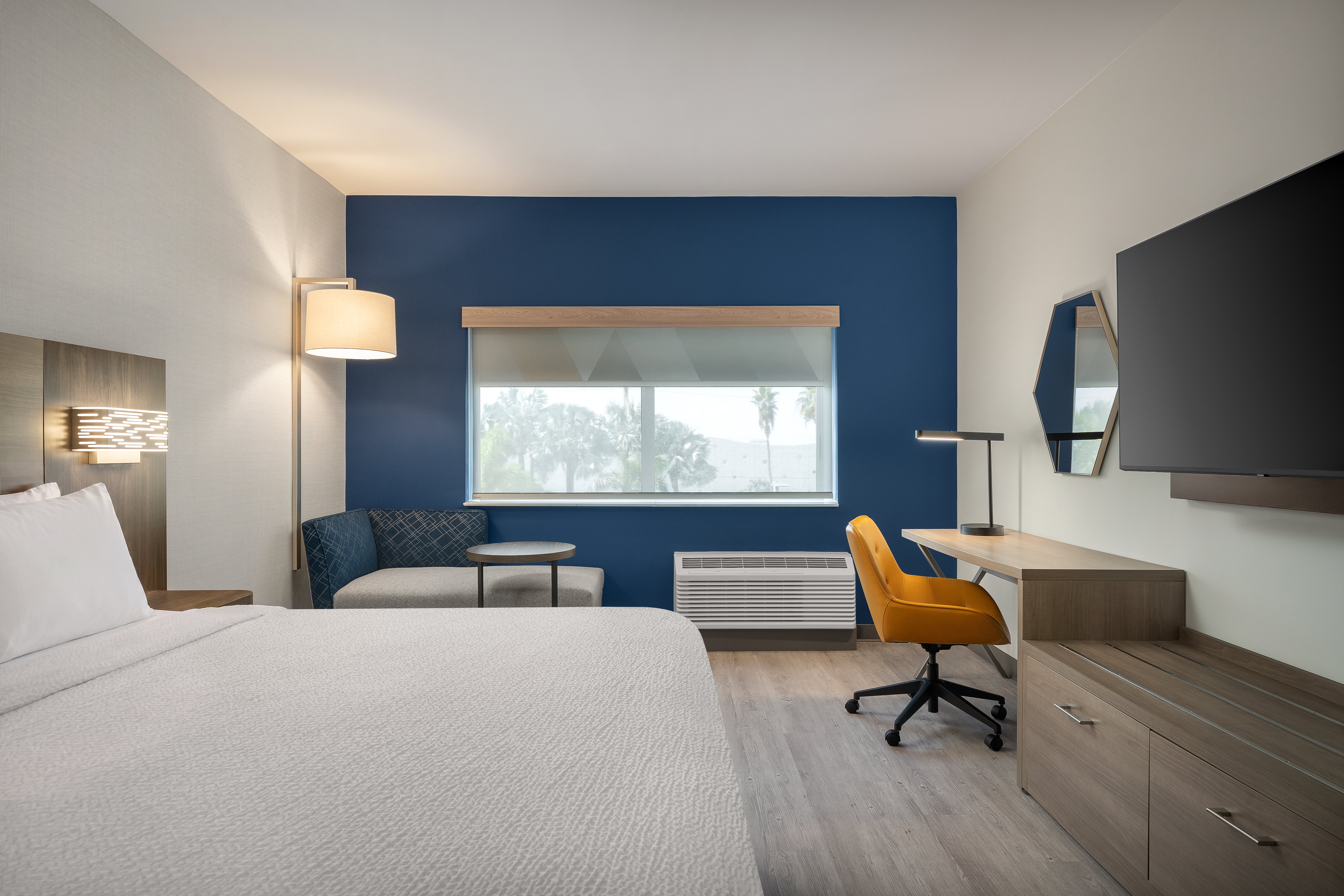 Holiday Inn Express & Suites Miami Intl Airport - 36th St 17/50