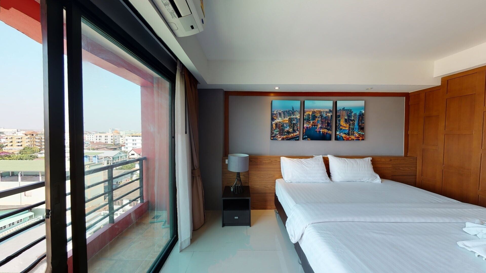 Deluxe, Queen Bed