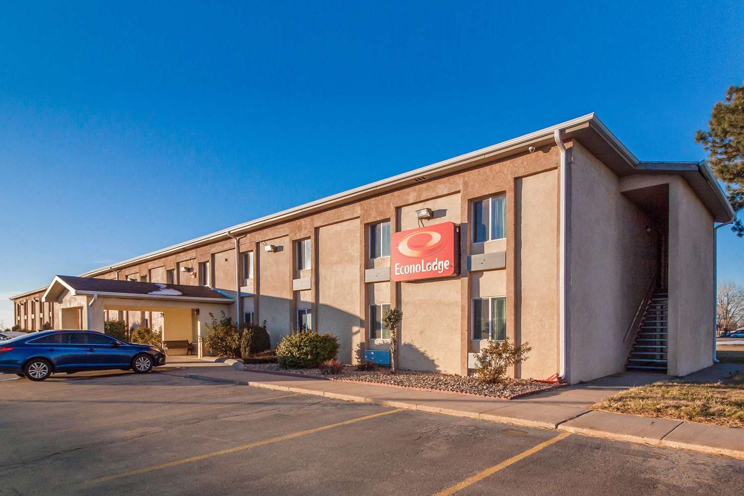 Econo Lodge Lexington, NE 42/44