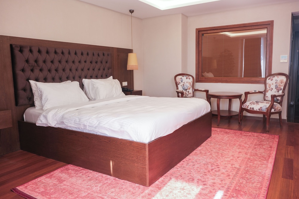 Phellos Suites 7/50