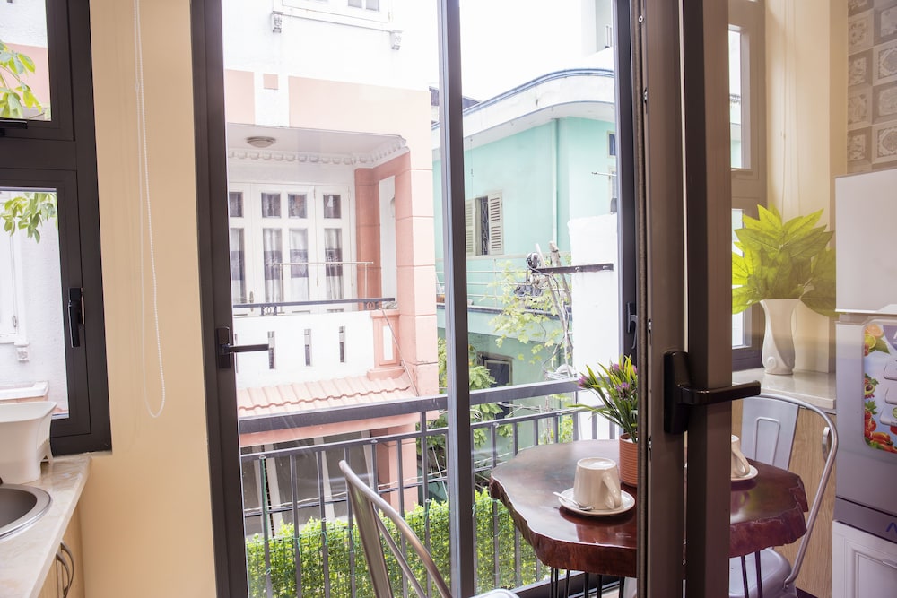 Jen & Friends House photo4