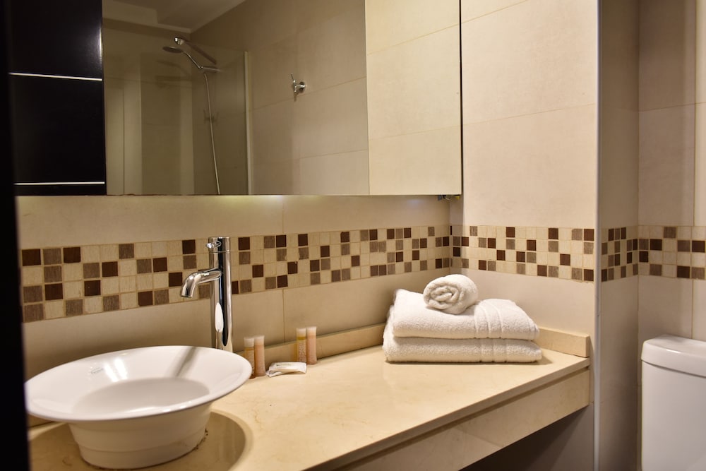 Syrah Suites 45/48
