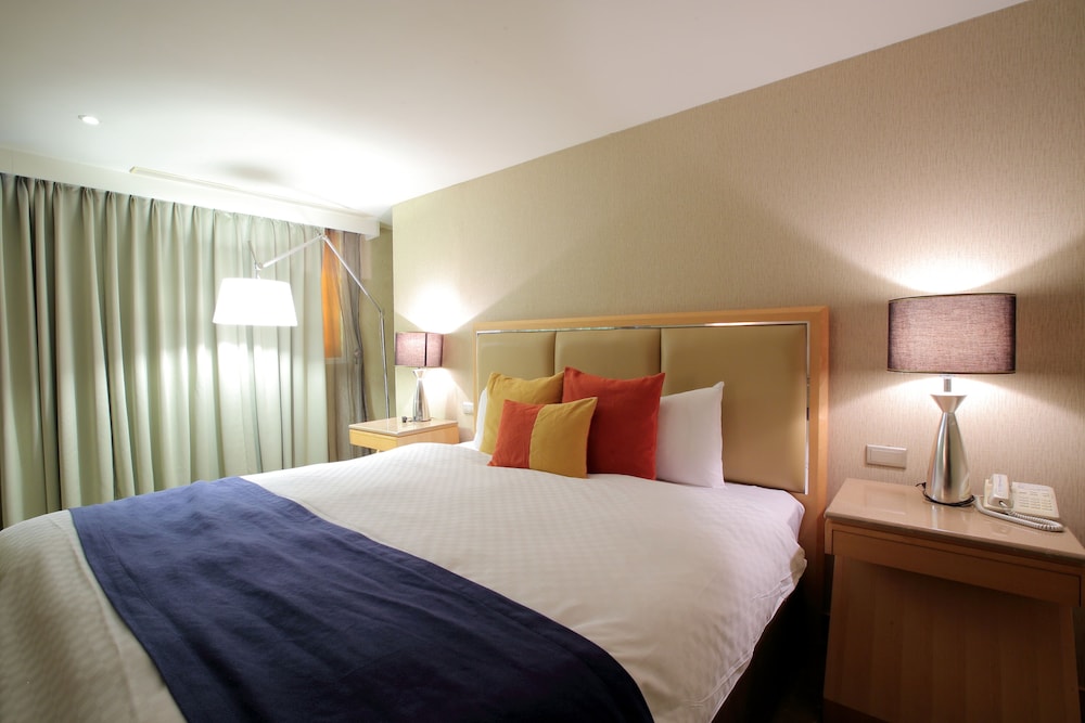 DELUXE, QUEEN BED