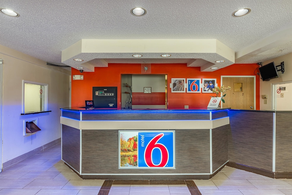 Motel6 Charlotte, NC - University 9/45